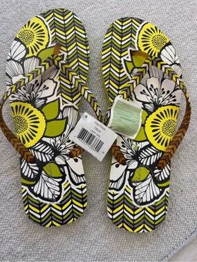 NWT Vera Bradley Citron Patterned Flip Flops - Large 9/10